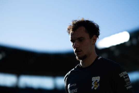 IFK Göteborgs målvakt Elis Bishesari innan