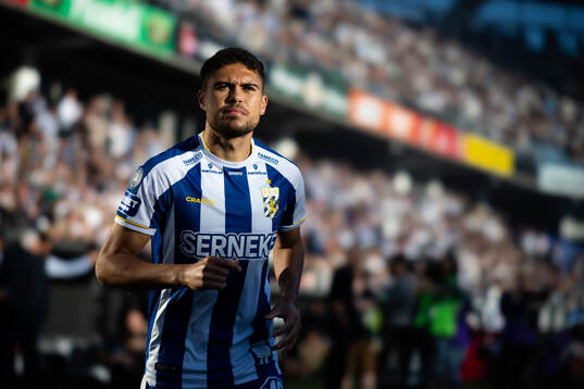 IFK Göteborgs Thomas Santos innan fotbollsmatchen i