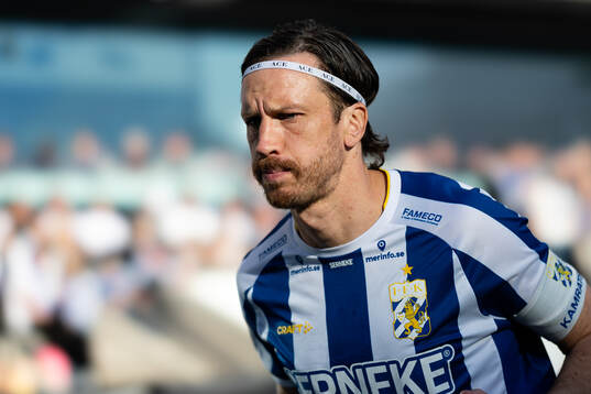 IFK Göteborgs Gustav Svensson innan fotbollsmatchen i
