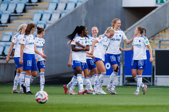 IFK Norrköpings Ebba Handfast jublar med lagkamrater