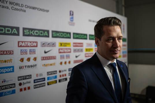 Head coach Sam Hallam of Sweden