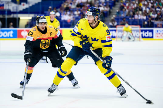 Yasin Ehliz of Germany and André Burakovsky of Sweden