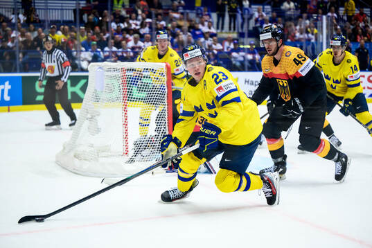 Lucas Raymond of Sweden and Lukas Kalble of Germany