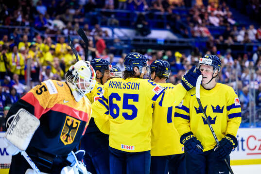 Erik Karlsson and Fabian Zetterlund of Sweden