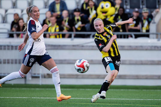 FC Rosengårds Ria Noora Minerva Öling och Häckens Anna