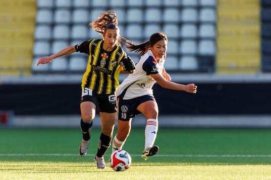Häckens Rusul Rosa Kafaji och FC Rosengårds Momoko