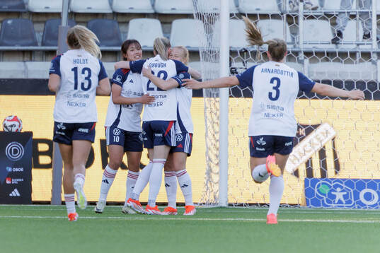 FC Rosengårds jublar