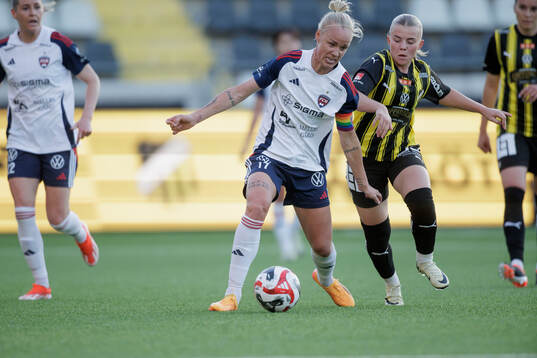FC Rosengårds Caroline Seger och Häckens Matilda Nildén