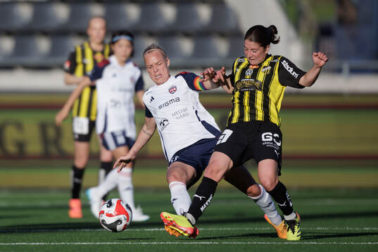 FC Rosengårds Caroline Seger och Häckens Ruby Grant