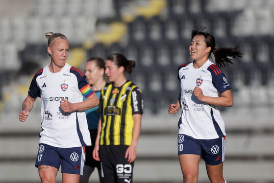 FC Rosengårds Caroline Seger och Momoko Tanikawa