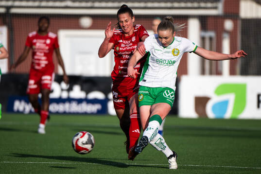Piteås Olivia Holm och Hammarbys Anna Jøsendal
