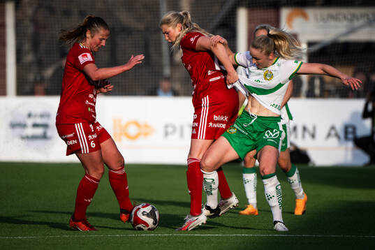 Piteås Ellen Löfqvist och Hammarbys Anna Jøsendal
