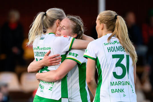 Hammarbys Alice Carlsson och Julie Blakstad jublar