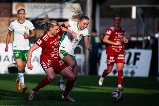Piteås Ellen Löfqvist och Hammarbys Anna Jøsendal