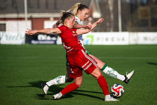 Piteås Ronja Aronsson  och Hammarbys Anna Jøsendal