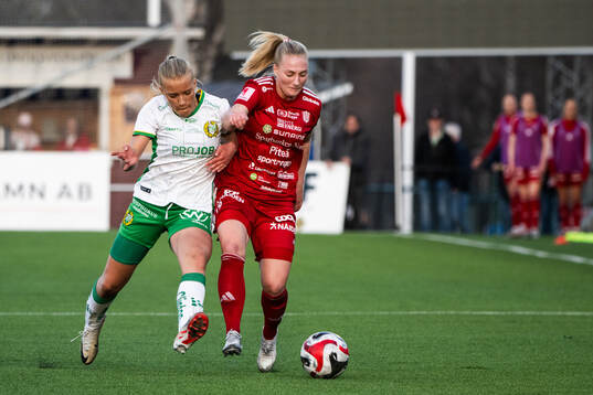 Hammarbys Smilla Holmberg och Piteås Emma Viklund