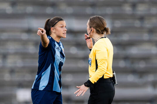 Djurgårdens Alexsandra Lobanova reagerar på domslut