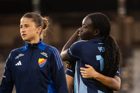 Djurgårdens Alexsandra Lobanova och Sura Yekka  jublar