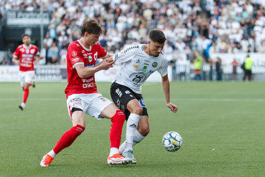 Degerfors Oscar Wallin och Örebros Peter Gwargis