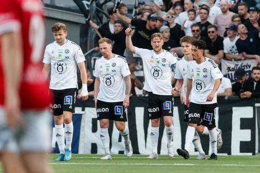 Örebros Karl Holmberg jublar