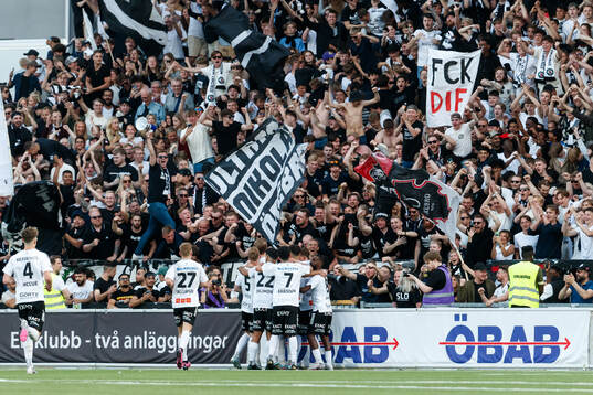 Örebros Karl Holmberg jublar
