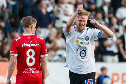Örebros Karl Holmberg jublar