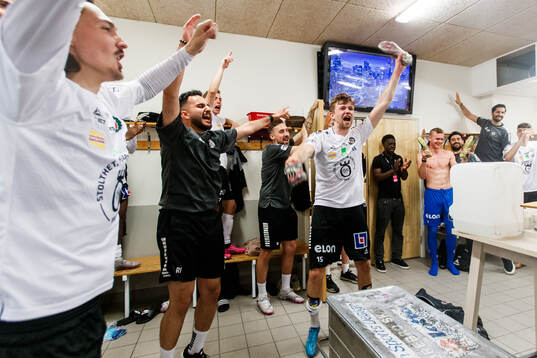 Örebros Niclas Bergmark jublar i omklädningsrumet