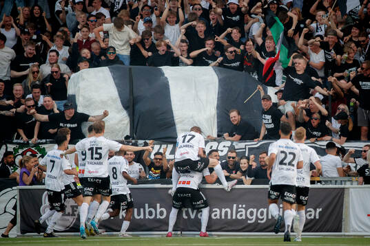 Örebros Tobias Björnstad jublar
