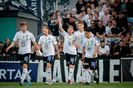 Örebros Karl Holmberg jublar