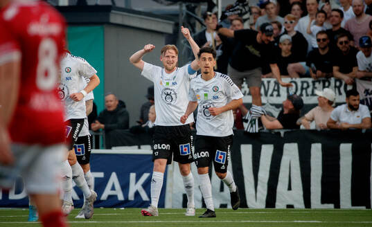 Örebros Karl Holmberg jublar
