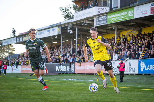 Hammarbys Markus Karlsson och Mjällbys Elliot Stroud