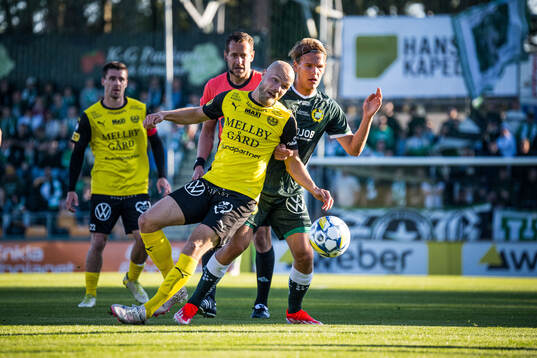 Mjällbys Viktor Gustafson och Hammarbys Markus Karlsson