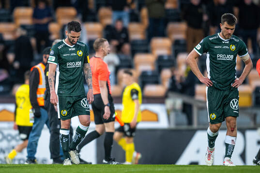 Hammarbys Nahir Besara och Pavle Vagic deppar