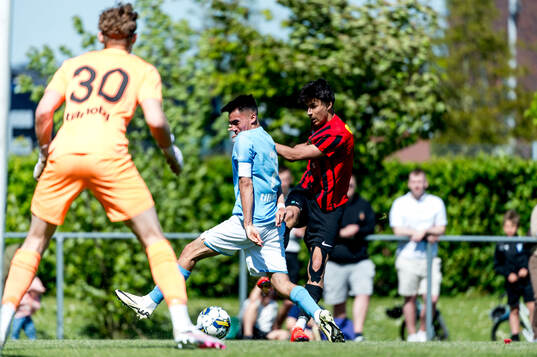 Brommapojkarnas Kamilcan Sever och Malmö FFs målvakt