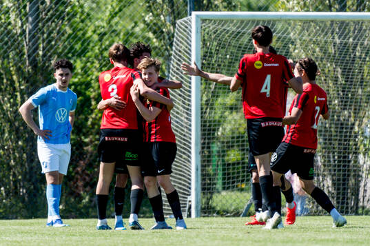 Brommapojkarnas spelare jublar