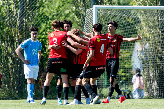 Brommapojkarnas spelare jublar