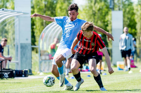 Malmö FFs Alexandru Ghita och Brommapojkarnas Jonatan