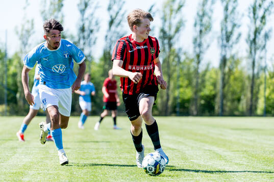 Malmö FFs Alexandru Ghita och Brommapojkarnas Jonatan