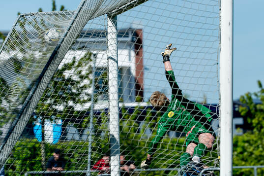 Brommapojkarnas Carl Eric Philip Isaksson släpper in 2-2