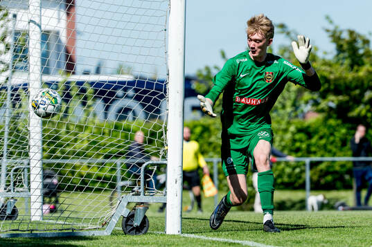 Brommapojkarnas Carl Eric Philip Isaksson släpper in 1-2