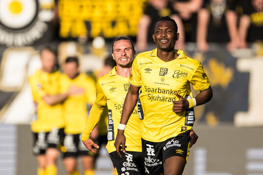 Elfsborgs Jalal Abdullai och Niklas Hult jublar