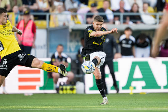 Elfsborgs Andri Fannar Baldursson och AIKs Anton Salétros