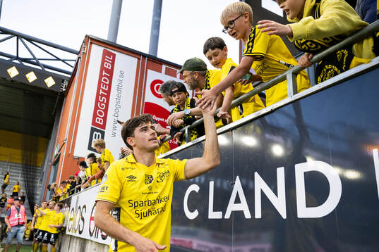 Elfsborgs Besfort Zeneli tackar publiken