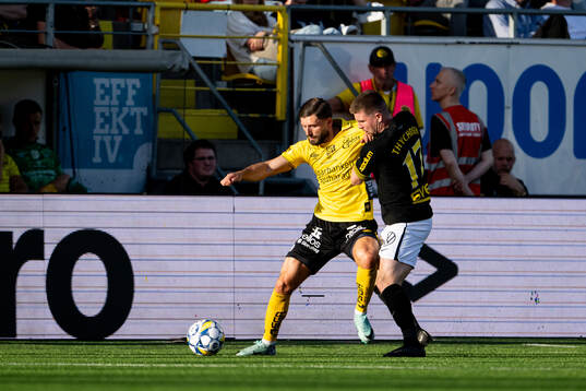 Elfsborgs Arber Zeneli och AIKs Mads Døhr Thychosen