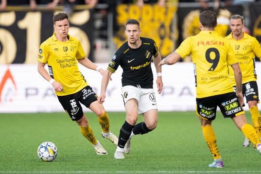 Elfsborgs Andri Fannar Baldursson och AIKs Dino Besirovic