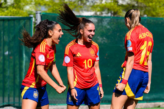 Celia Segura, Ainoa Gomez and Alba Cerrato of Spain