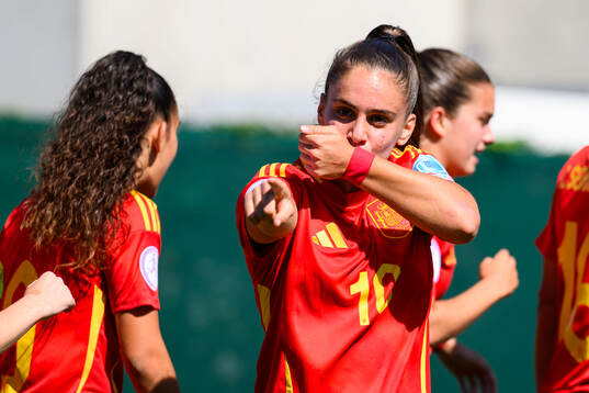 Ainoa Gomez of Spain celebrates
