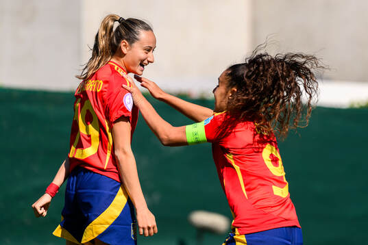 Alba Cerrato and Celia Segura celebrate