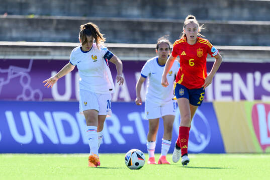 Lina Gay of France and Lorena Cubo of Spain