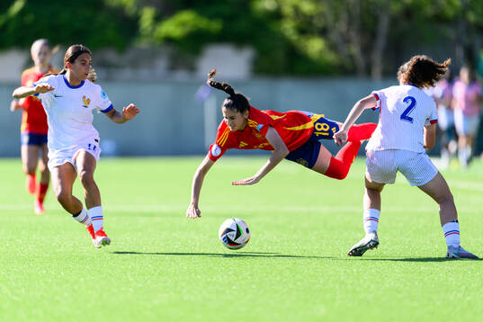 Lucia Rivas of Spain against Justine Rouquet and Maelle